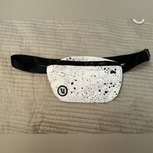 Vuori & Aloha Splashproof Mini Hip Pack Belt bag Fanny Pack